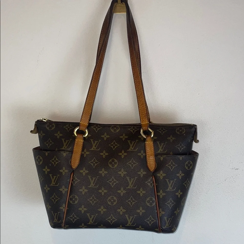 Authentic Louis Vuitton Totally Classic Brown Monogram Tote - Picture 2 of 14